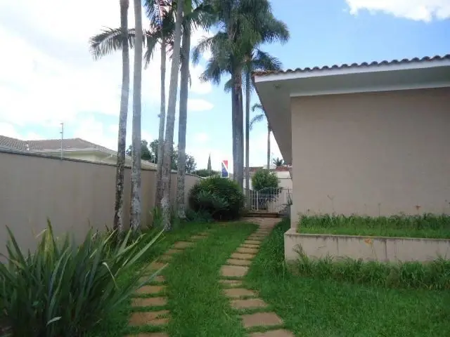 Área externa com gramado